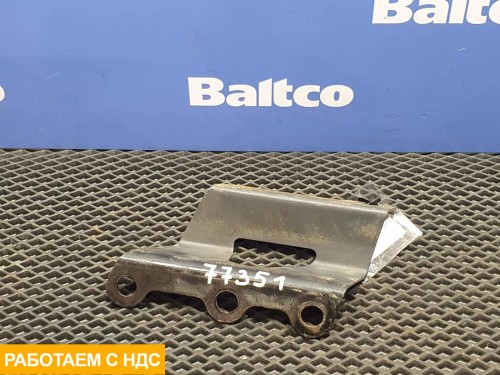 Кронштейн шумоизоляции правый